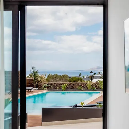 Puerto Del Carmen Sleeps 10 With Pool Air Con And Wifi ヴィラ プエルト・デル・カルメン