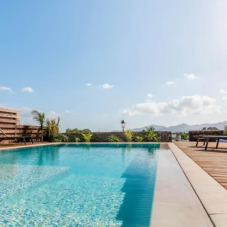 Puerto Del Carmen Sleeps 10 With Pool Air Con And Wifi Villa