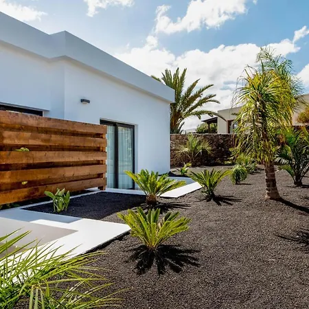 Villa Puerto Del Carmen Sleeps 10 With Pool Air Con And Wifi *