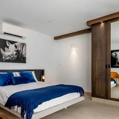 Puerto Del Carmen Sleeps 10 With Pool Air Con And Wifi プエルト・デル・カルメン