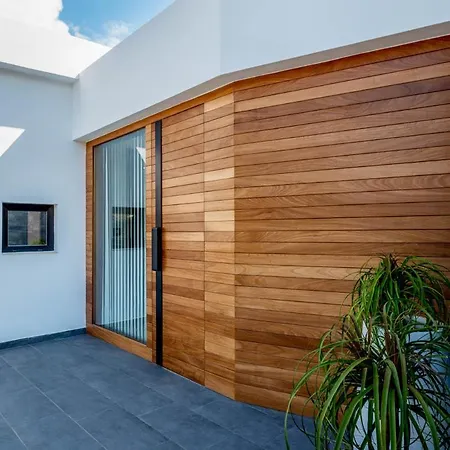 Villa Puerto Del Carmen Sleeps 10 With Pool Air Con And Wifi