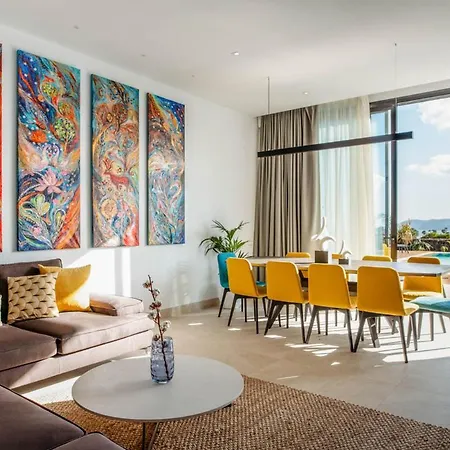 Puerto Del Carmen Sleeps 10 With Pool Air Con And Wifi ヴィラ プエルト・デル・カルメン