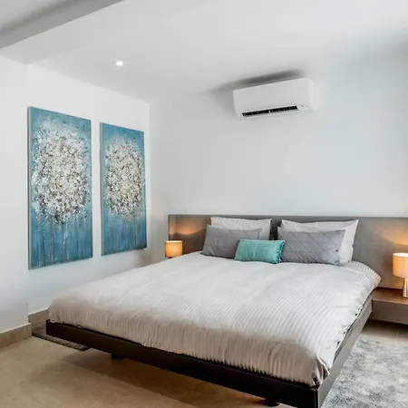 Puerto Del Carmen Sleeps 10 With Pool Air Con And Wifi