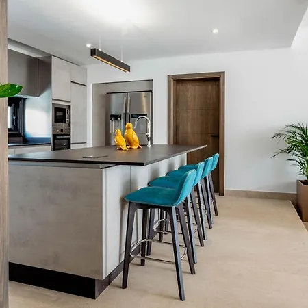 Puerto Del Carmen Sleeps 10 With Pool Air Con And Wifi