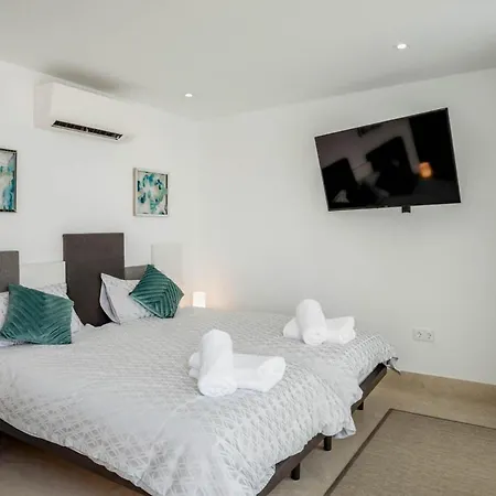 Villa Puerto Del Carmen Sleeps 10 With Pool Air Con And Wifi