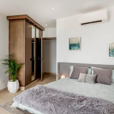 Puerto Del Carmen Sleeps 10 With Pool Air Con And Wifi